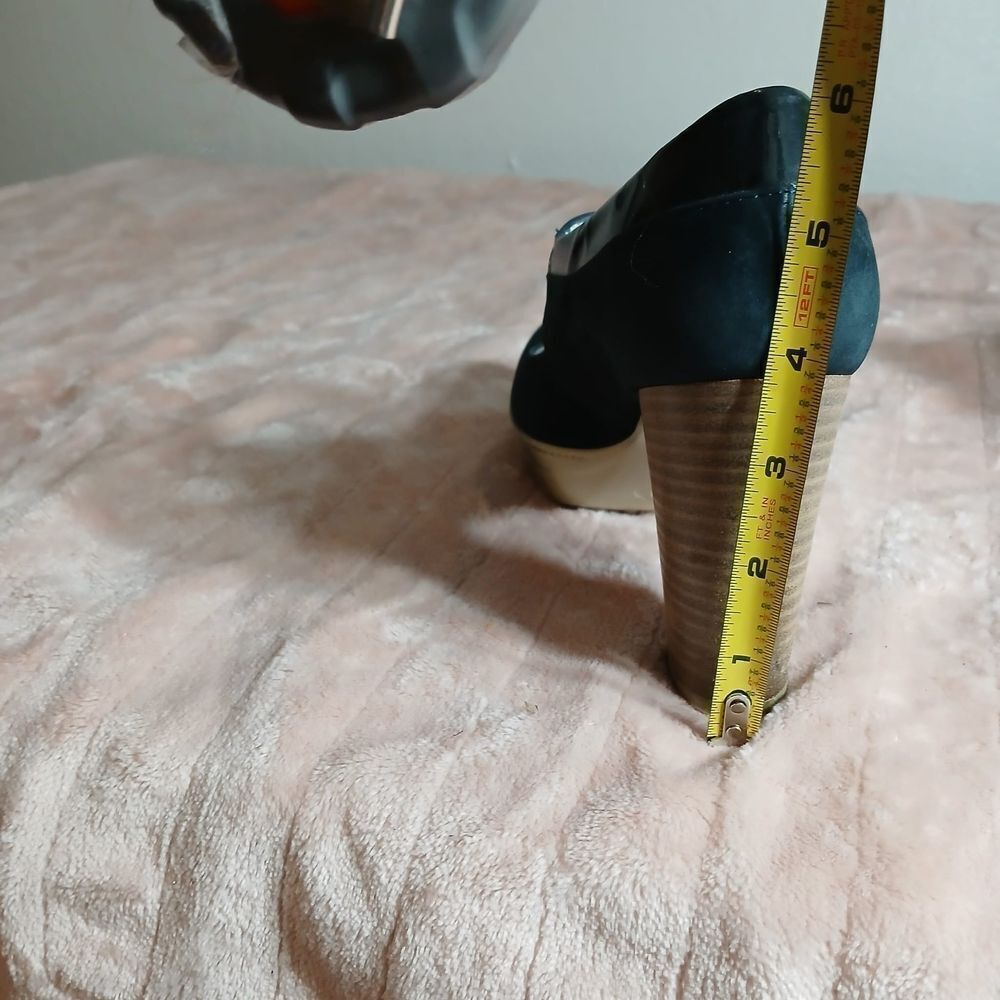 Tod's Black and Cream Mary Jane Heels with Thick Heel Size 37 - Picture 8 of 8